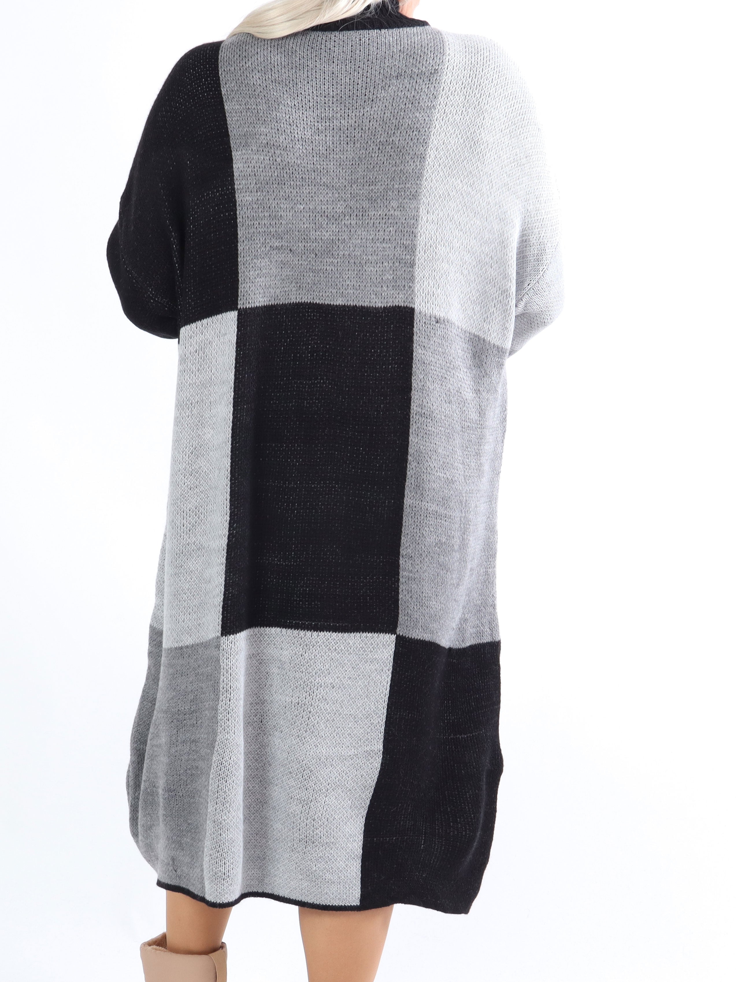 Malika - Ternet plus size strikkjole med turtleneck